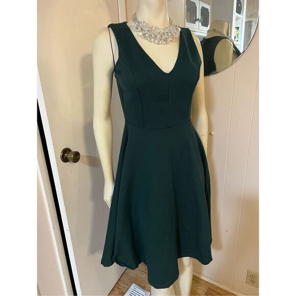 Just Me Green Sleeveless V-Neck Fit and Flare Dress Sz M - Picture 2 of 8
